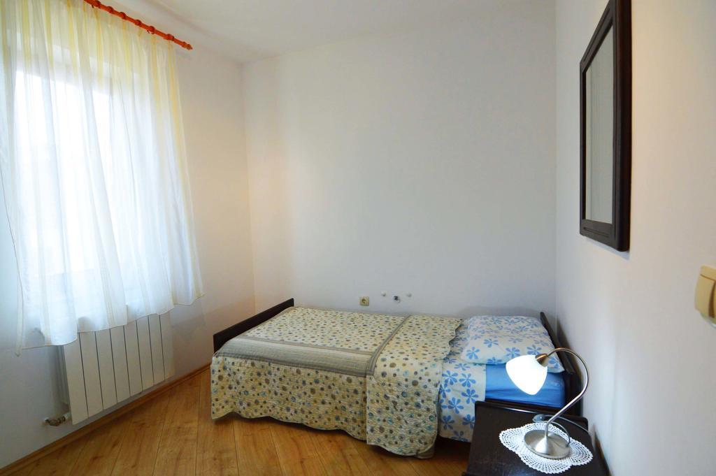Garden Apartment Maria Vrsar Eksteriør billede
