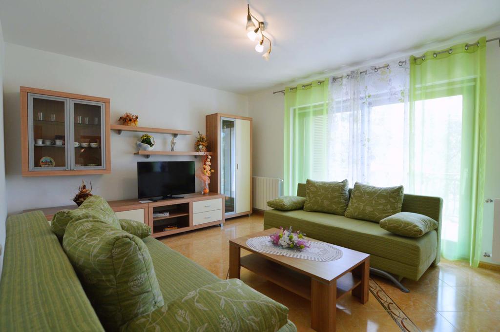 Garden Apartment Maria Vrsar Eksteriør billede