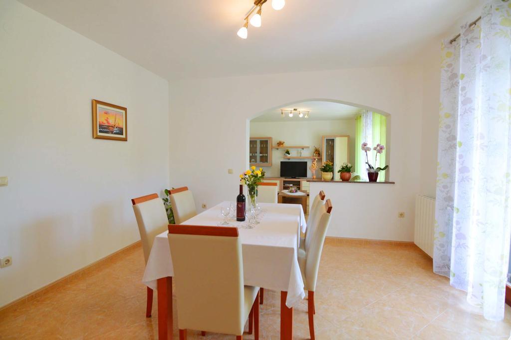 Garden Apartment Maria Vrsar Eksteriør billede