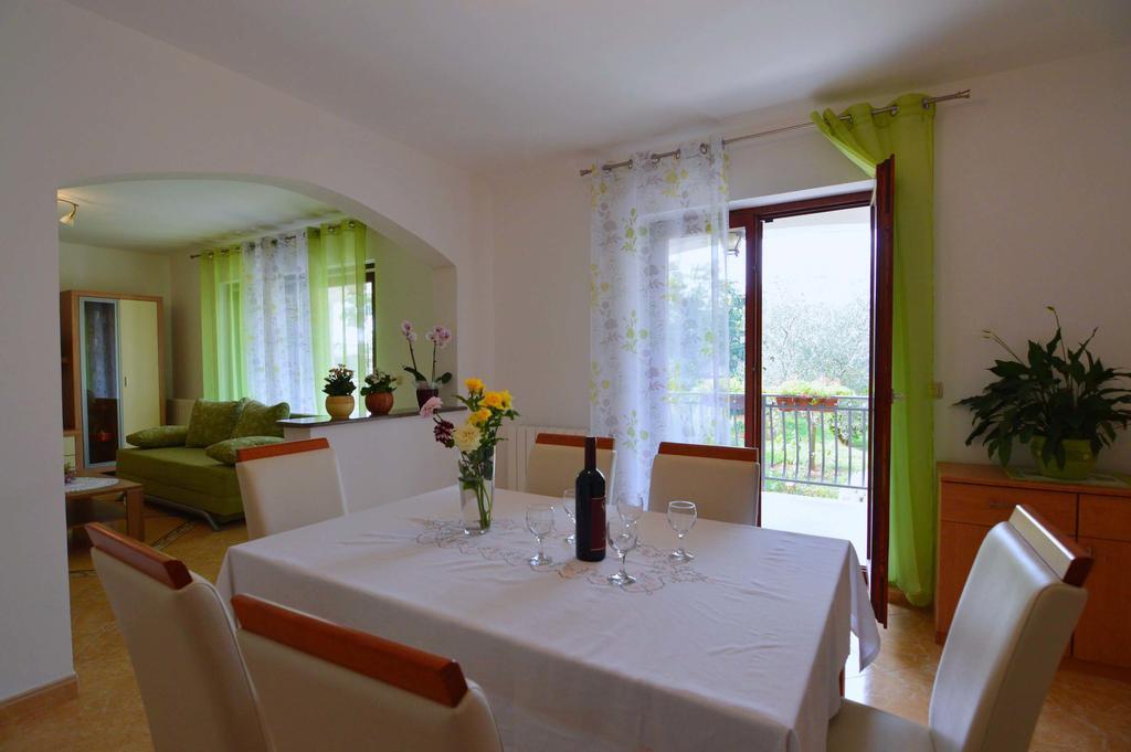 Garden Apartment Maria Vrsar Eksteriør billede